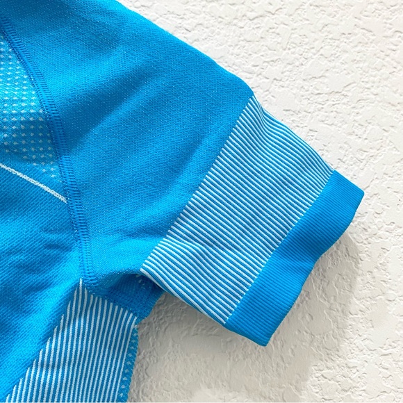 GYMSHARK Neon Blue Ultra Seamless Crop Top Size S - Picture 6 of 13